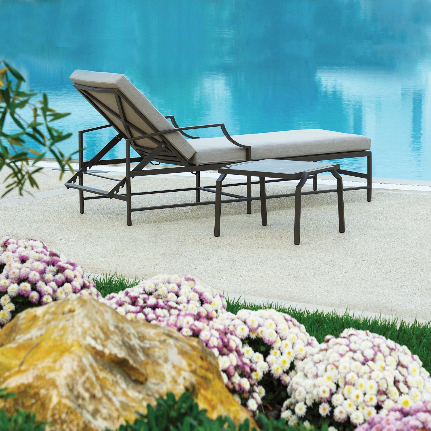 Agosto Sunlounger