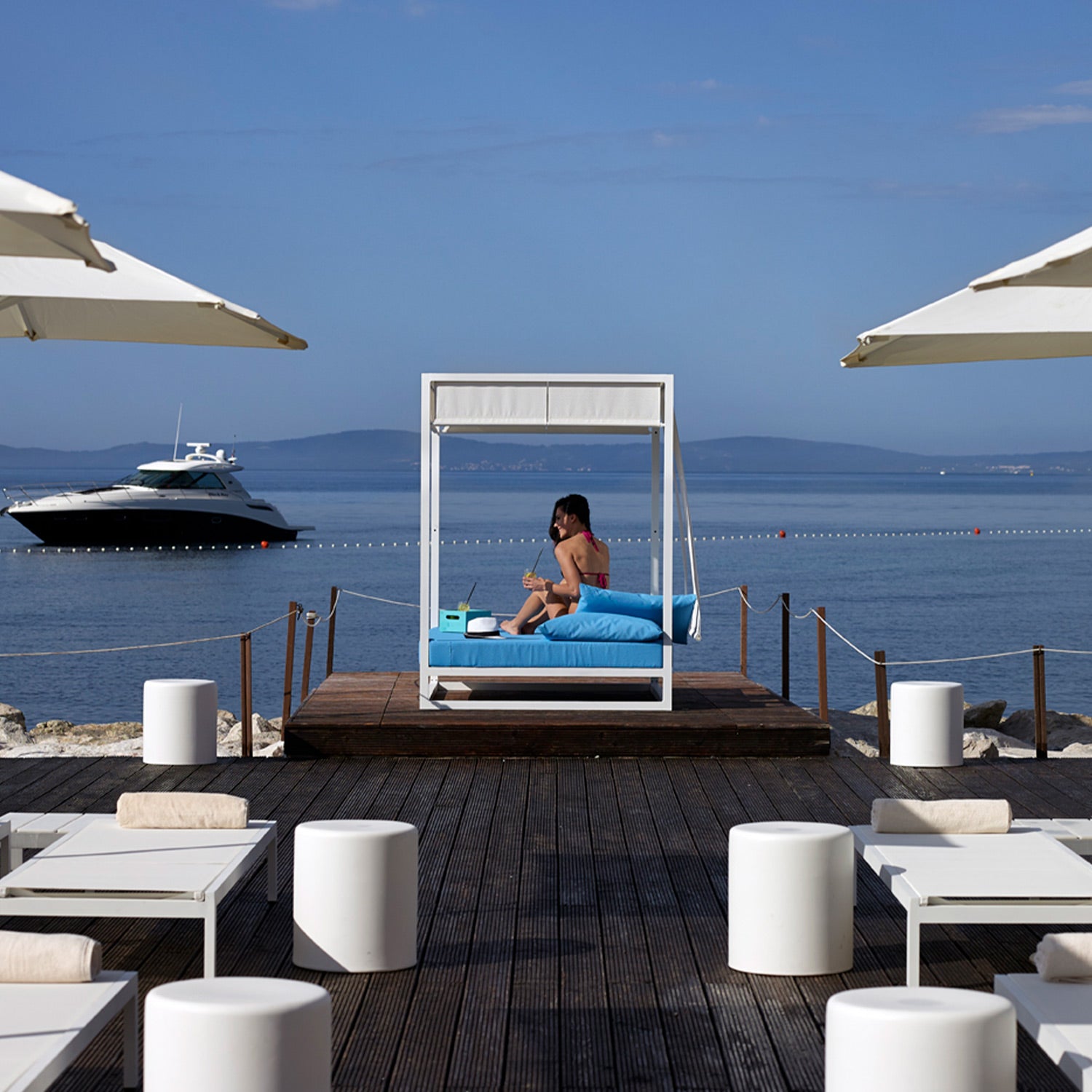 Milos Daybed