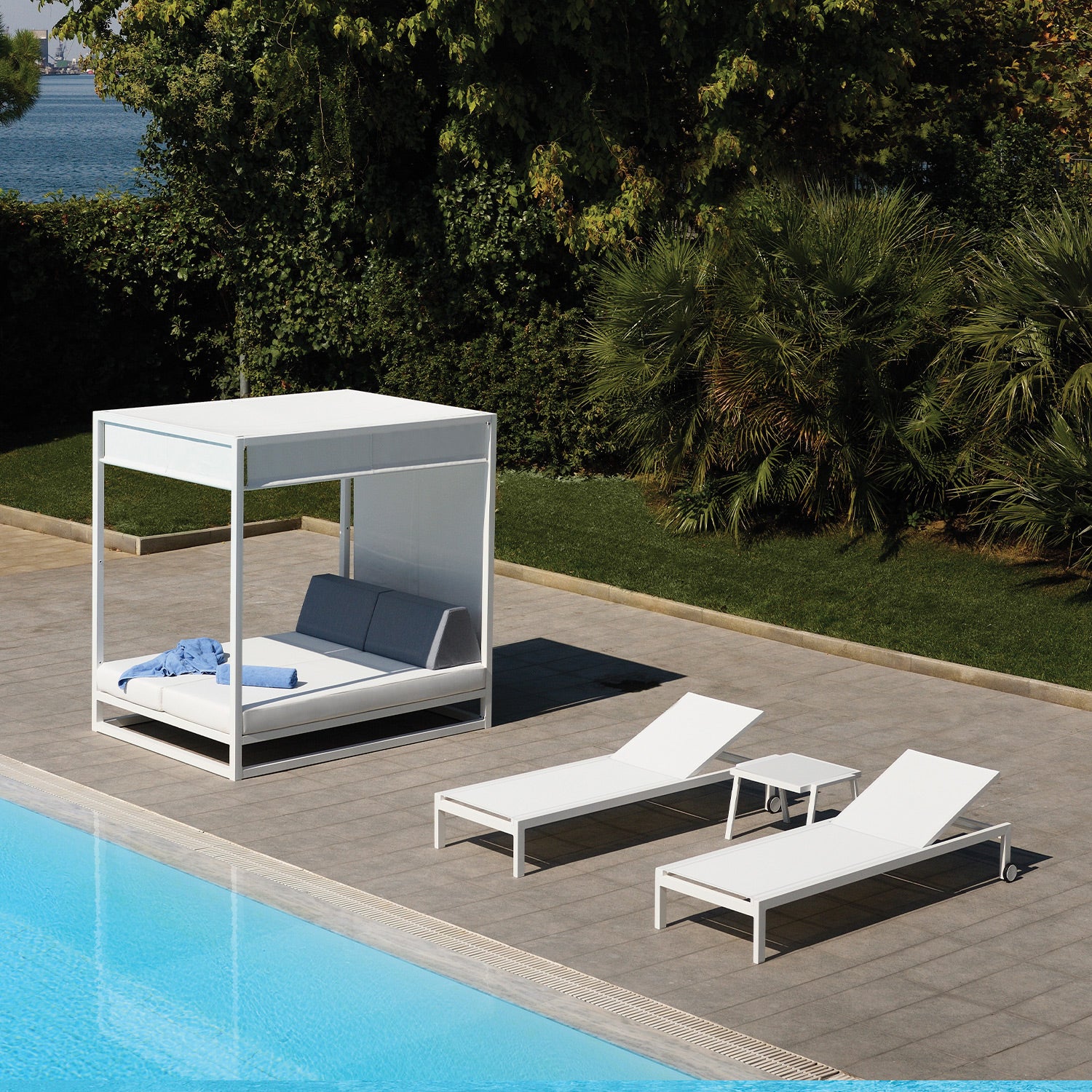 Milos Daybed