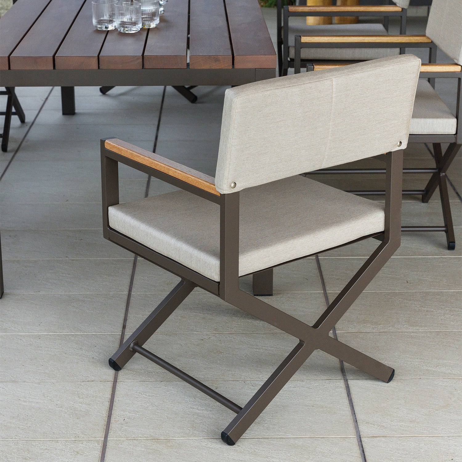 Ultra Dining Table