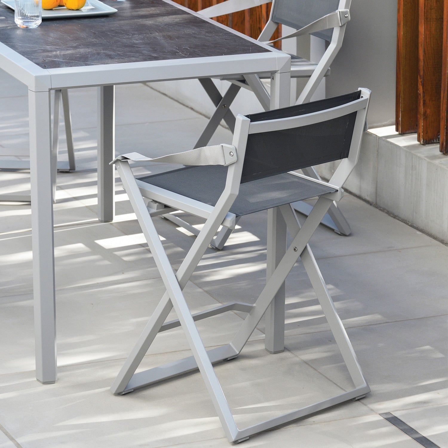 Victus Dining Table